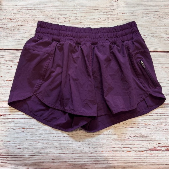 Lululemon Tracker Short IV in Darkest Magenta Sz 8 - Picture 5 of 11